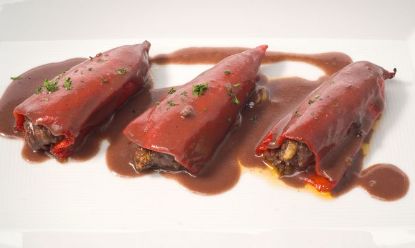 Imagen de Pimientos del piquillo rellenos de carrillera (5 Uds)